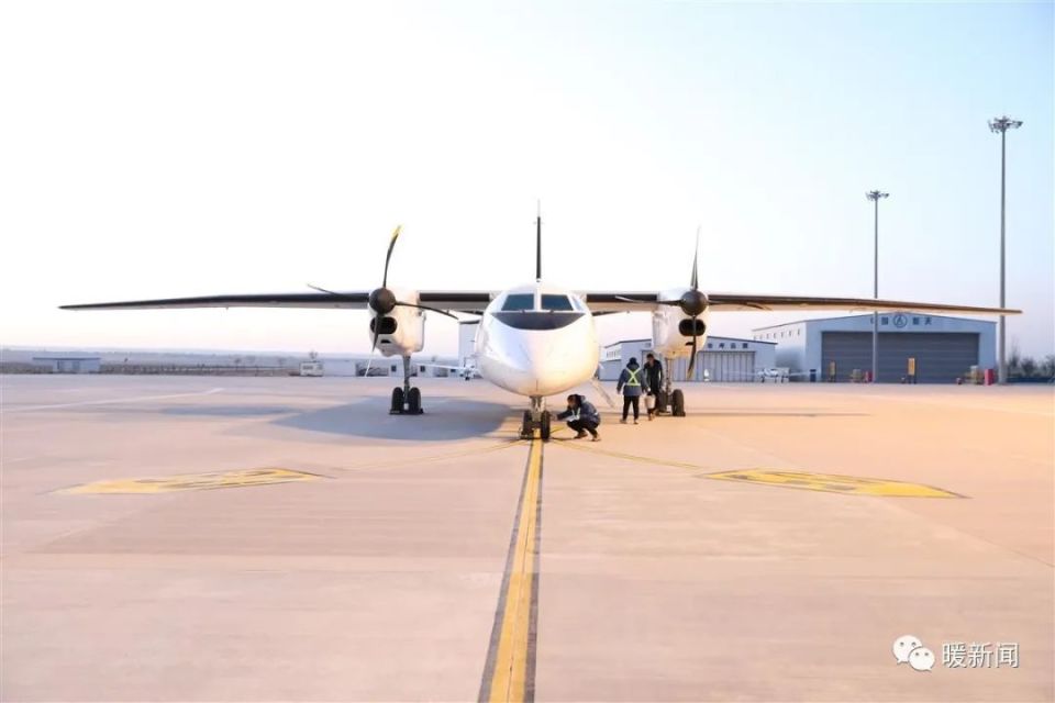 新舟60飞机首降鄂托克前旗