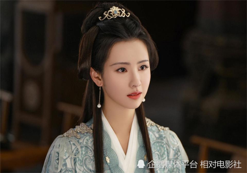 而且,作为剧中,人气颇高角色之一,女主"乔婉娩"扮演者的内地90后气质