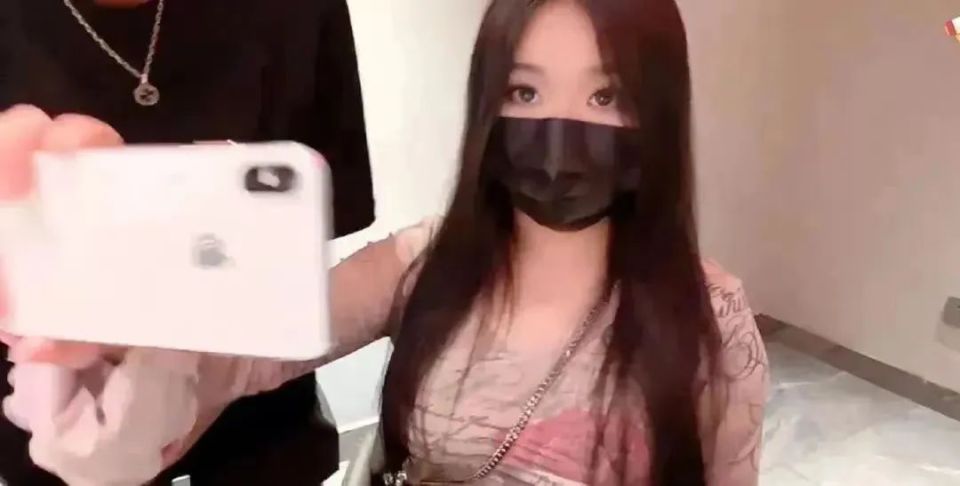 主播中,只有旭旭宝宝和doinb正在直播了,其它的大司马还有孙悟空pdd团