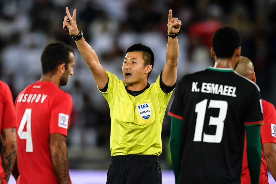傅明执法亚洲杯1/4决赛塔约之战,马宁任四官