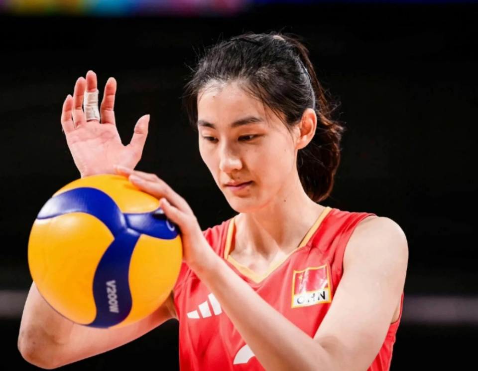 16岁小将扛不动大旗！二传全线崩盘，刁琳宇回归才能救活中国女排战术体系_腾讯新闻