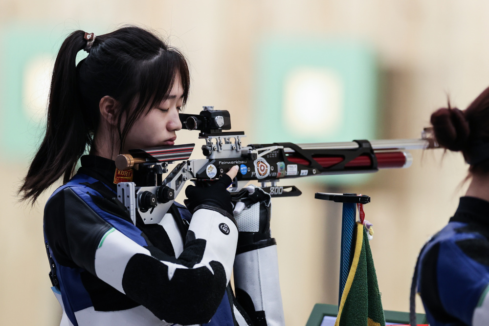 射击——中国队夺得女子10米气步枪团体赛金牌
