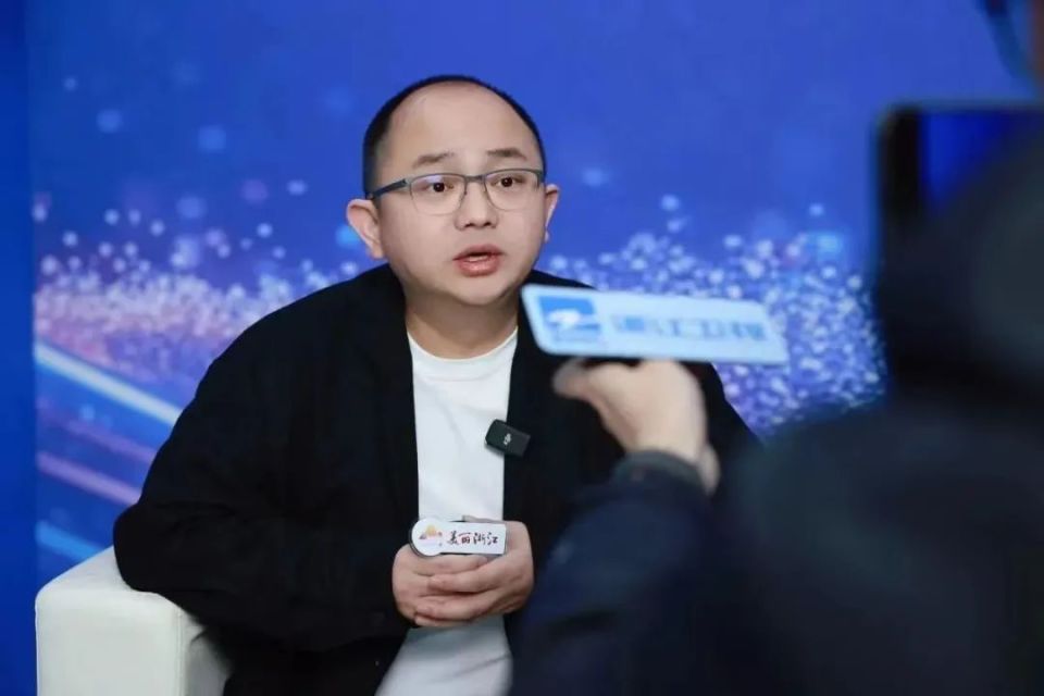 10万网红背后的神秘男人,是他