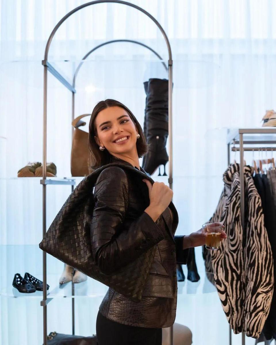 赵露思的Bob头，适合她吗？-腾讯新闻