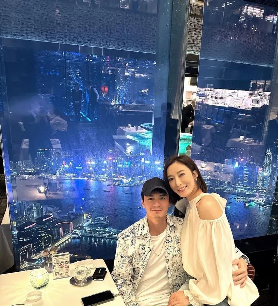 杨怡与罗仲谦重游婚礼旧地庆铜婚,女方分享三招秘籍,敌过七年之痒