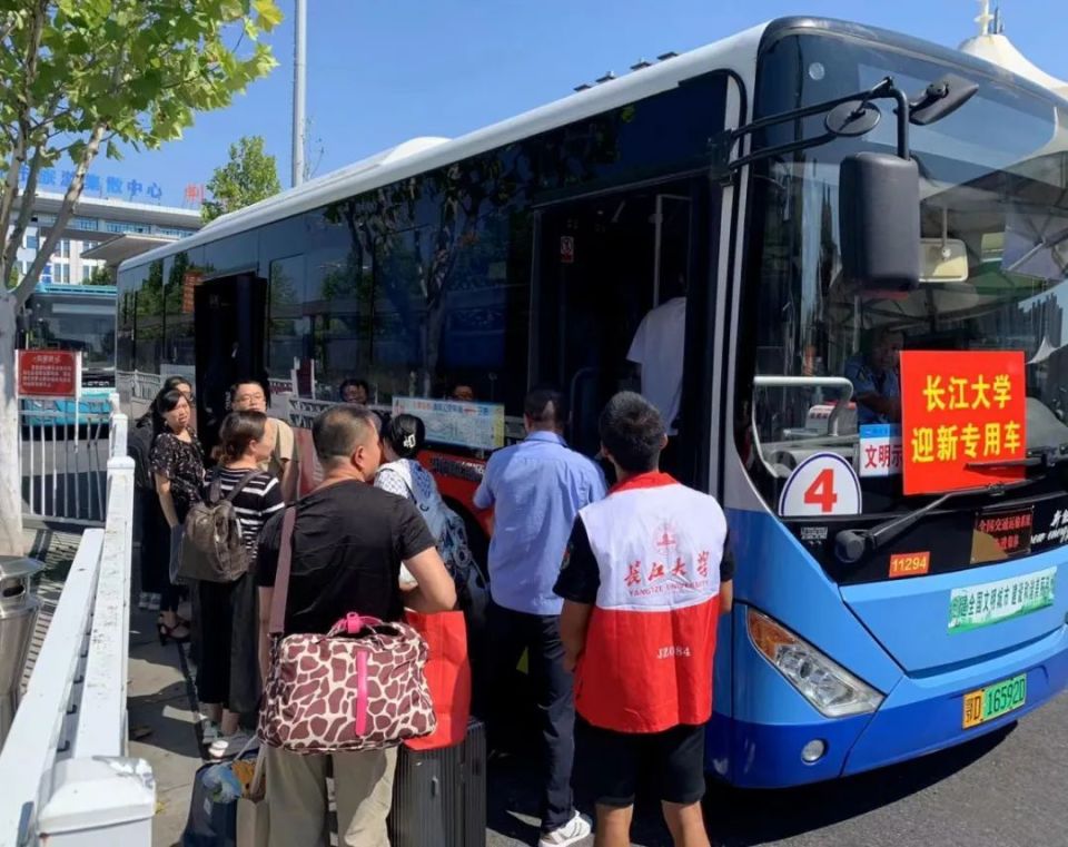 除了"婚车",荆州公交还有这些定制化服务!