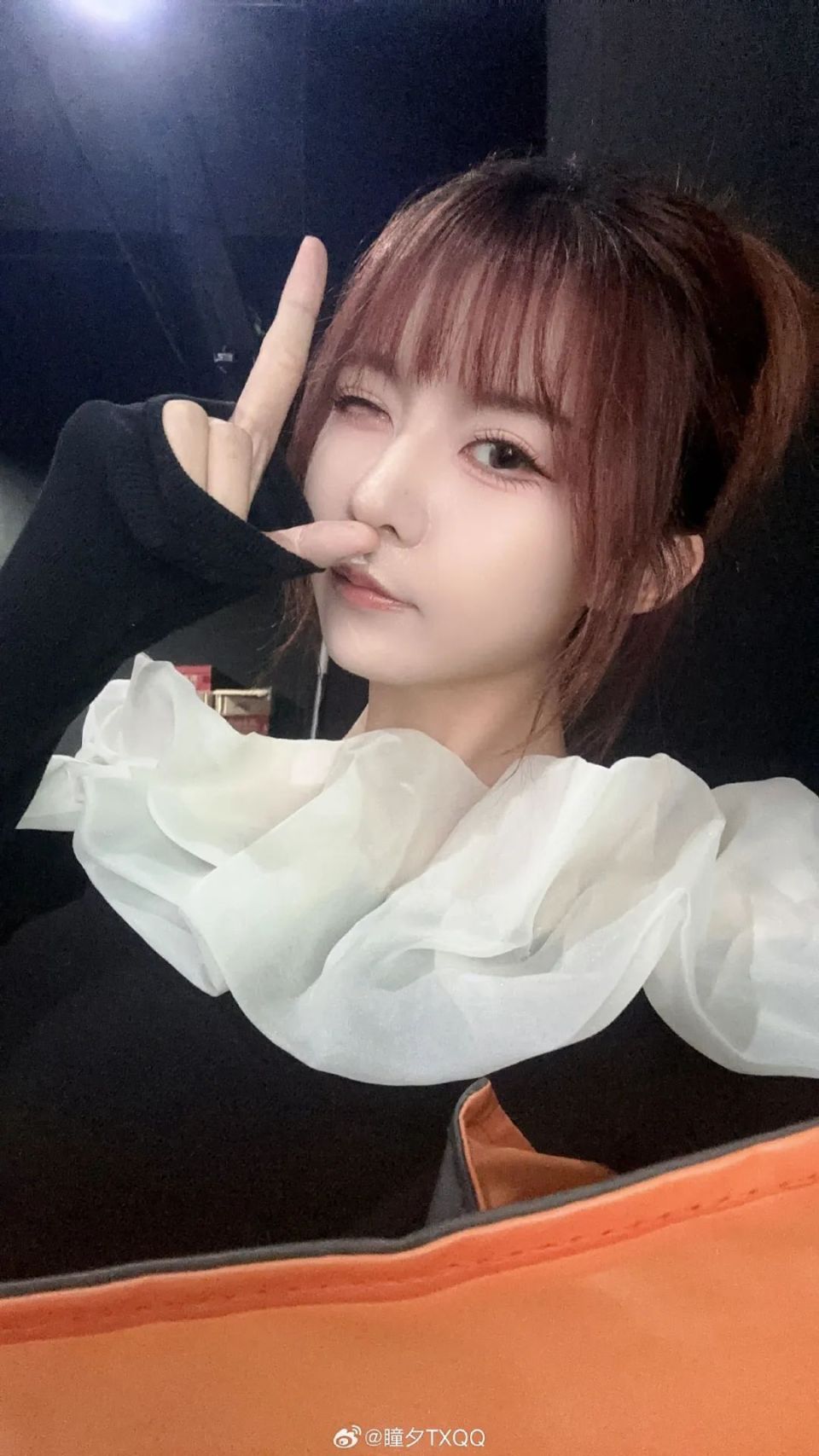 【lpl老婆】瞳夕晒新照,粉头发的妹妹果然很可爱_腾讯新闻