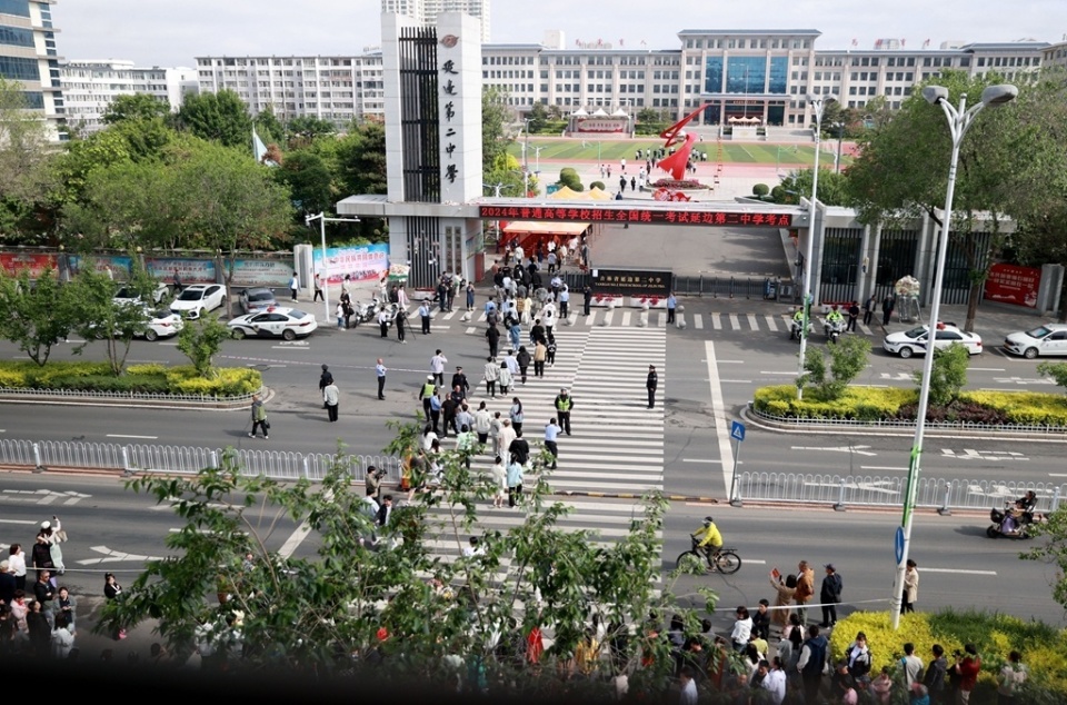 分别是延边一中(37个考场),延边二中(52个考场),延吉市一高中(34个