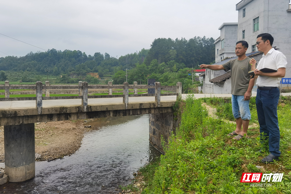 泸溪兴隆场镇:整治河道"四乱 守护清水绿岸_腾讯新闻