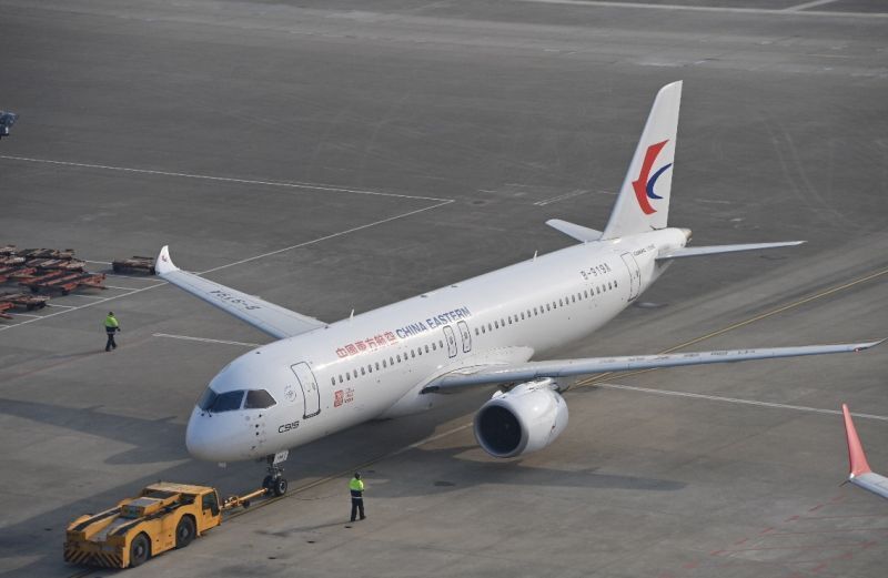 3月8日,中国东方航空股份有限公司(下称"东航")一架国产c919干线喷气