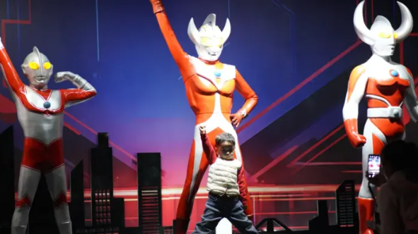 赛文,泰罗,佐菲,杰克,打造沉浸式互动观展新体验以美陈雕像,体感互动