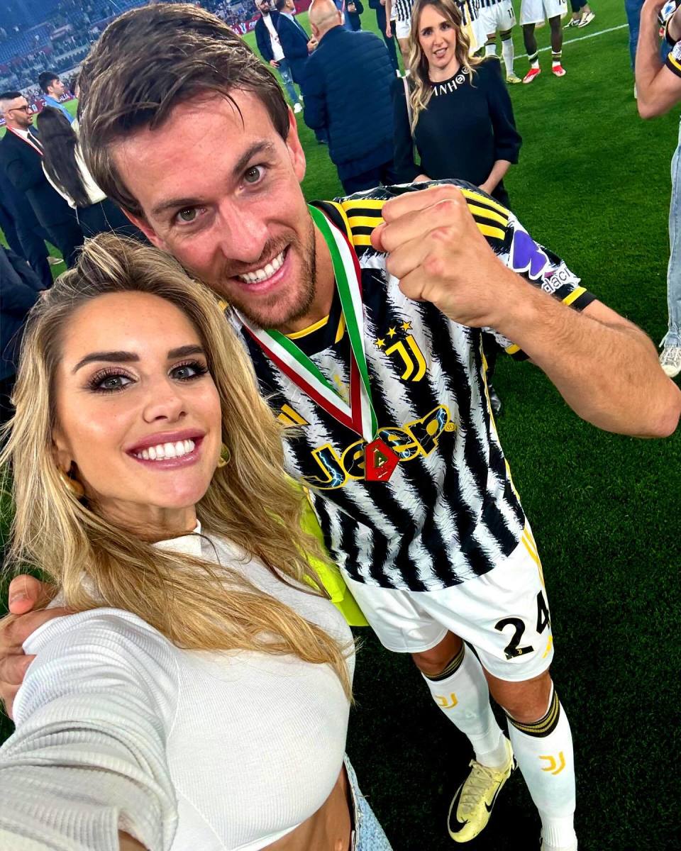 妻子理查利森与女友高调秀恩爱约维奇一家旺达博格巴与妻子度假瓦尔加