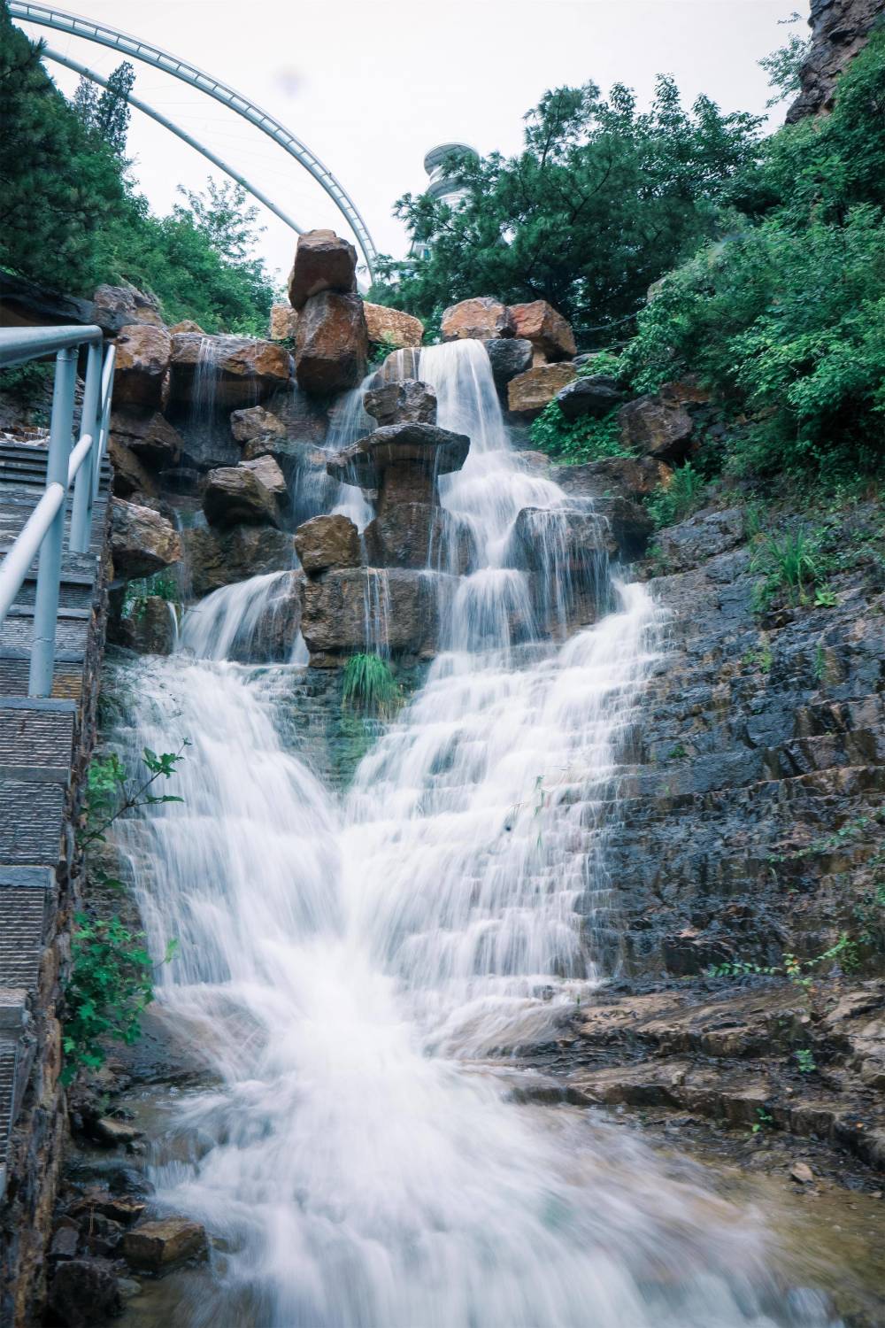 雨后潭溪山瀑布惹人醉