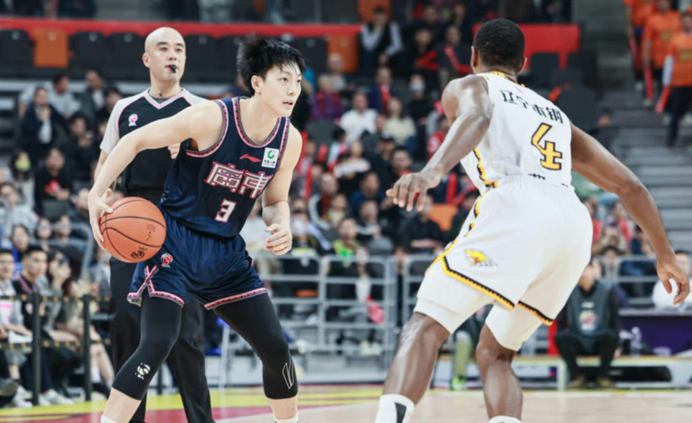 双王炸三大奇兵广东12人轮换打爆辽宁杨鸣却成最大赢家