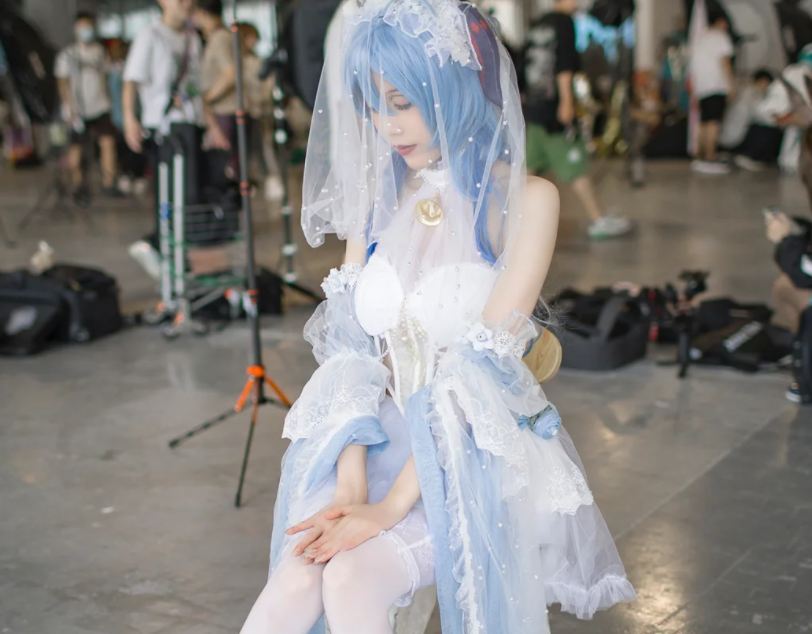 漫展女coser袜子都不会穿第二次不仅经常会破洞还会出汗发臭