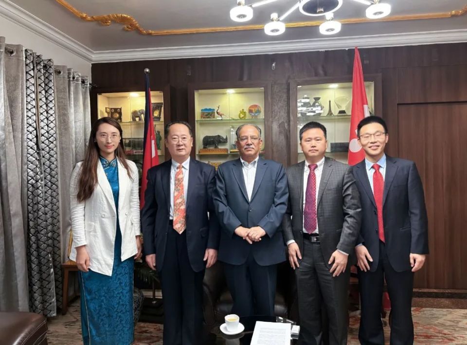 察哈尔学会代表团会见尼泊尔前总理普拉昌达
