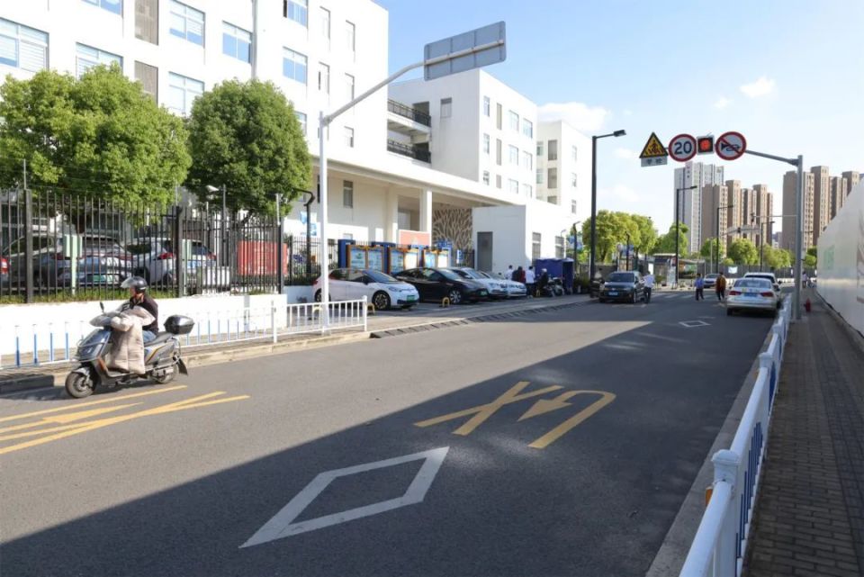 学校周边这一路段将设置为限时单行道