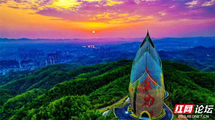 摄影:邓燕盛 陈颐龄 刘太平▲图说:桃江县桃花江竹海景区内的"大