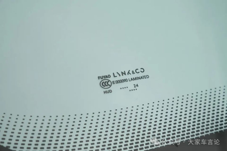 除了天窗是武汉耀华皮尔金顿安全玻璃生产外,其余全车玻璃均为福耀