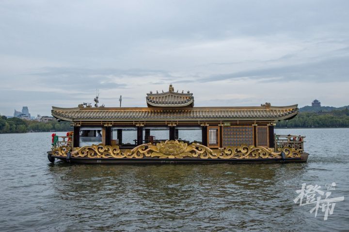 西湖游船再升级五艘新型智慧画舫全新亮相