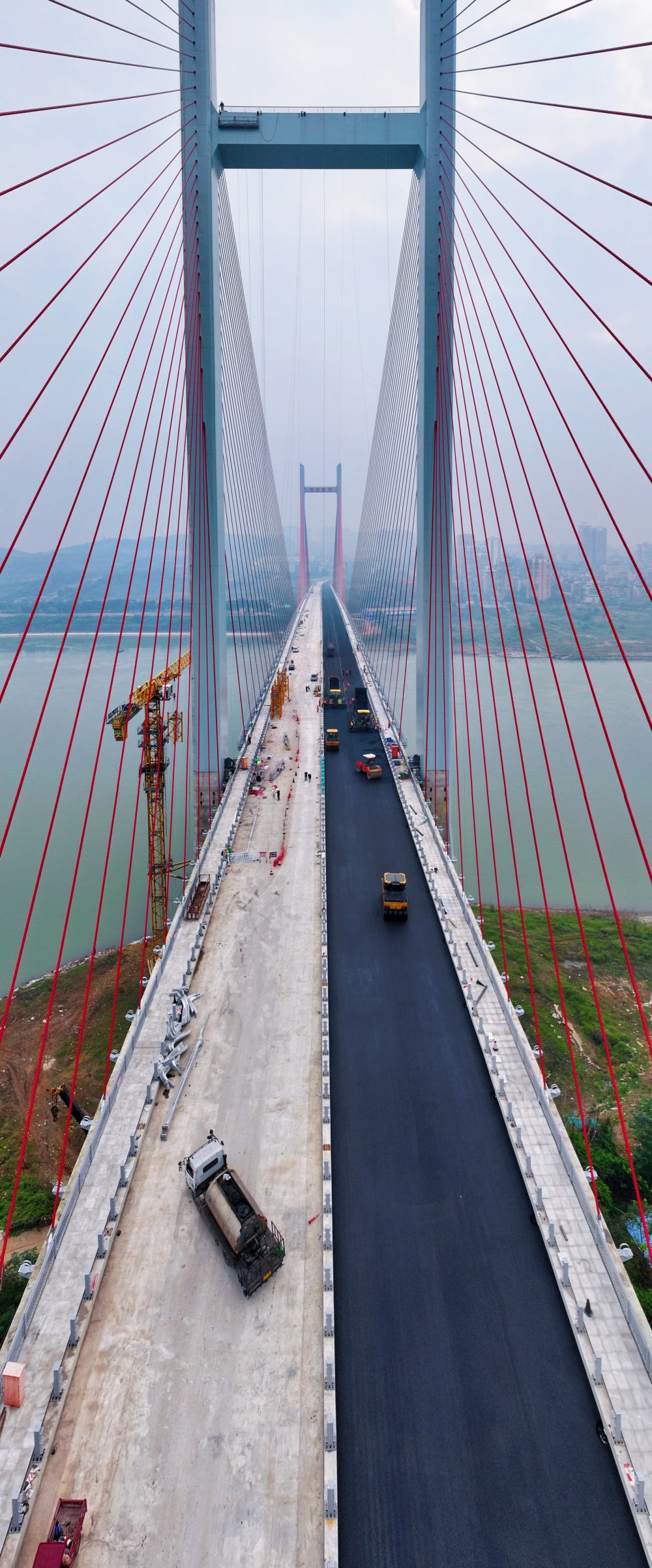 预计月底具备通车条件 纳溪长江大桥开始桥面铺装施工_腾讯新闻