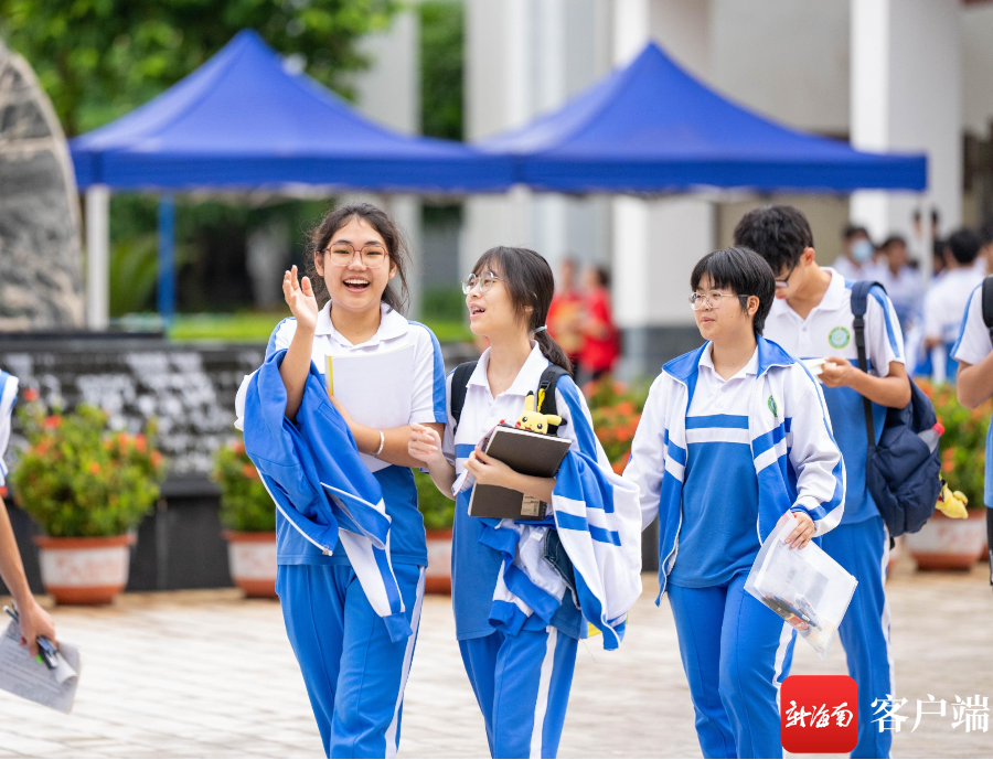 原创组图2023年海南高考启幕莘莘学子奔赴考场