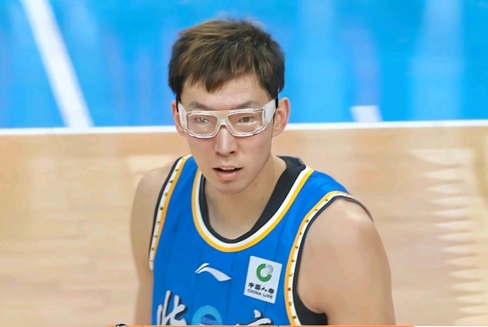 北京男篮89-85险胜江苏，周琦7+8，谁是赢球最大功臣，数据很清楚！_腾讯新闻