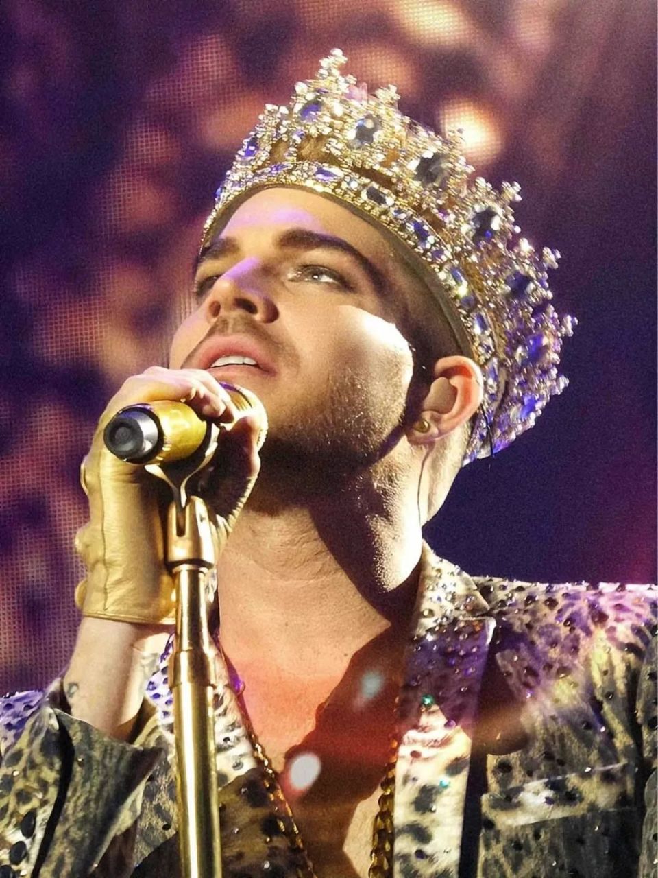 欧美顶级歌手亚当兰伯特,登上杂志封面!