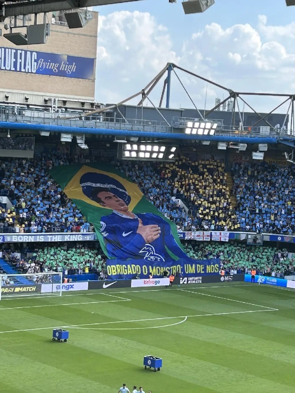 致敬,蒂亚戈-席尔瓦切尔西生涯收官战收获2幅tifo_腾讯新闻