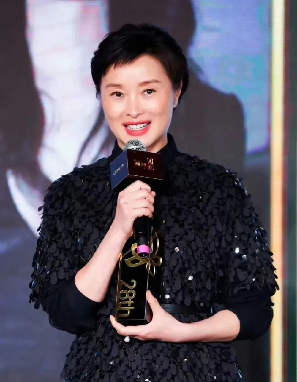 始终塑造优秀角色,不被外界声音困扰,我认为吴越的最佳女演员是实至名