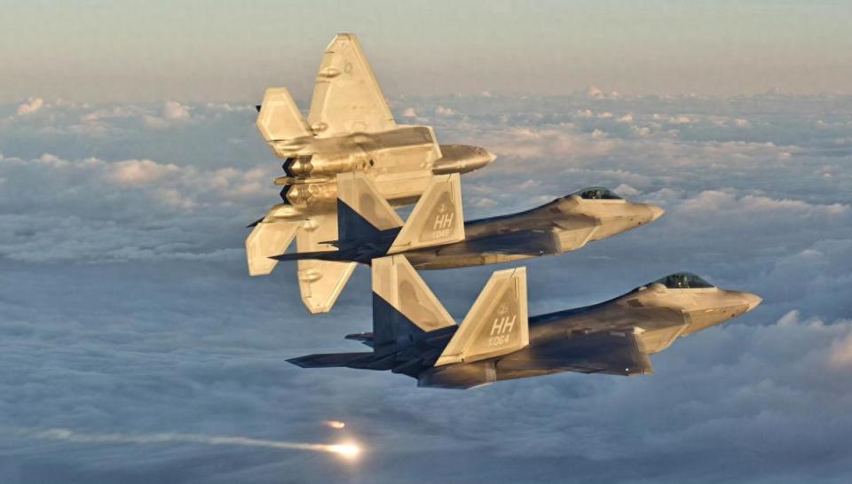 ��-20��ʣһ�����㣡F-22���ɡ���ѹ����-20