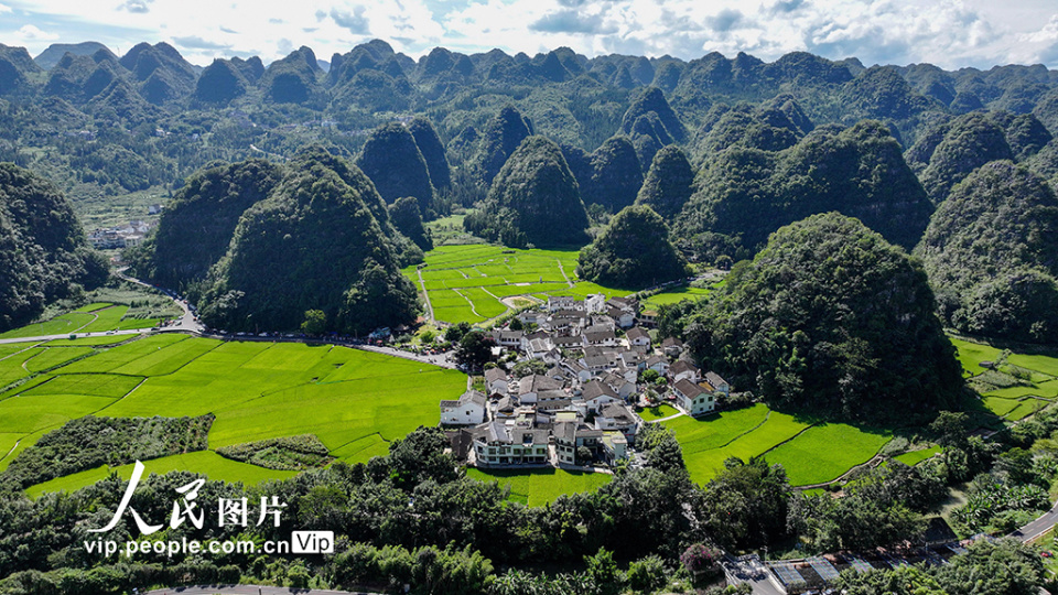 2024年8月5日拍摄的贵州省黔西南布依族苗族自治州兴义市万峰林景区