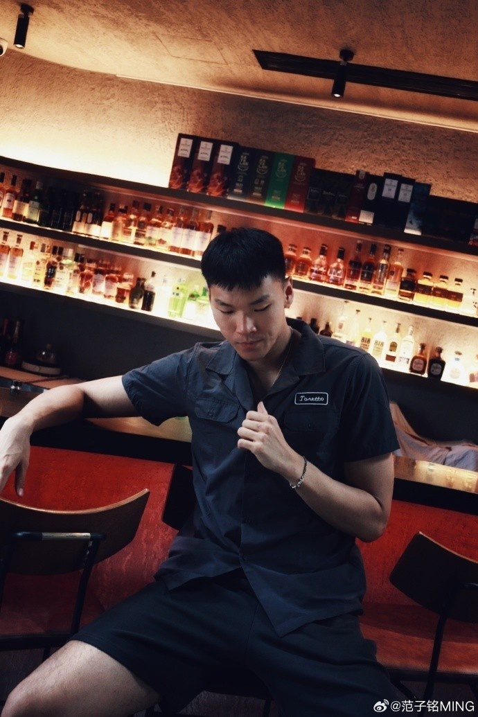 范子铭晒照:适当的放松是为了更好地工作 一定记得要对自己好点