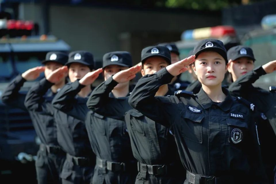 佛山女特警,真飒!|致敬了不起的她