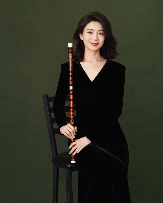 家冯天石将演奏《鹧鸪飞》《秦川情》《胡旋舞》和《竹石》四首作品