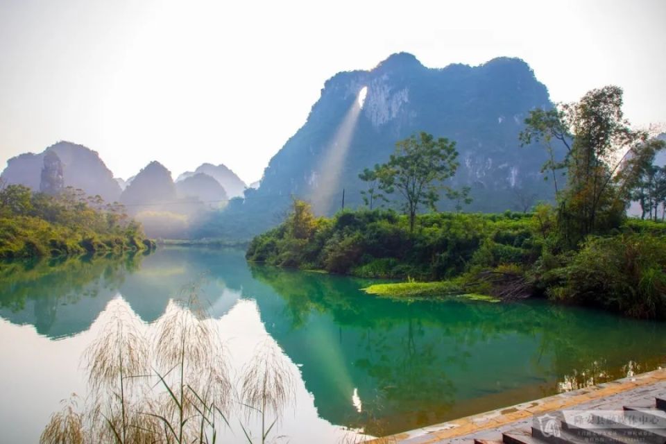 【行摄隆安】隆安布泉:邂逅"月亮"与太阳同框_腾讯新闻