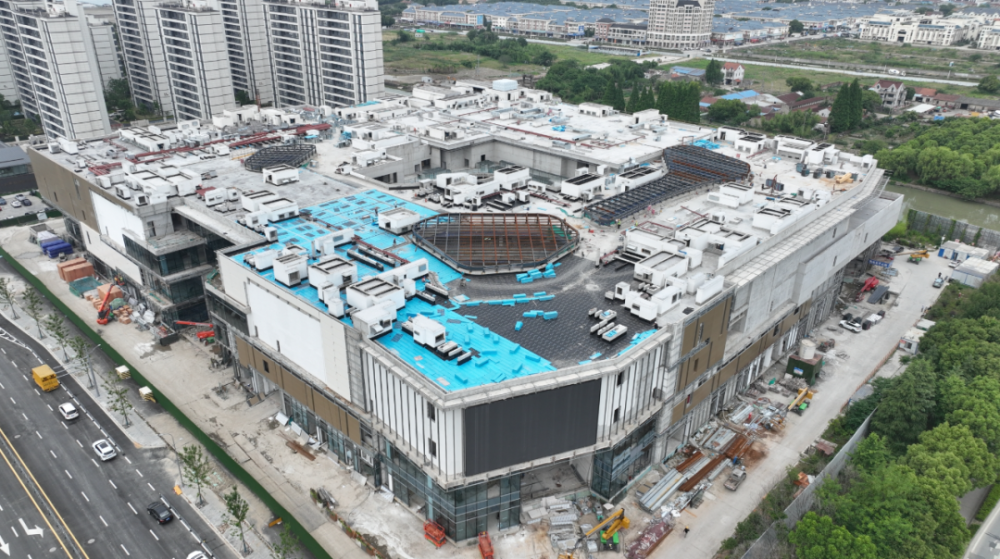 作为枫泾镇目前唯一在建的大型商业综合体,世纪金源·方圆荟购物中心