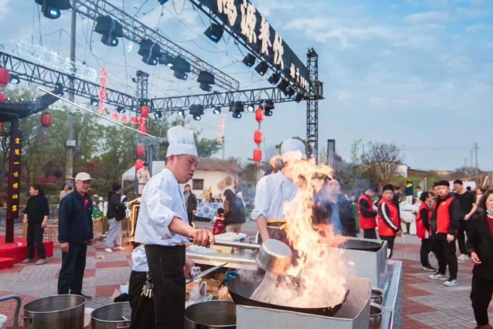 宜陵螺蛳季夜市火爆,全是人人人人人人人