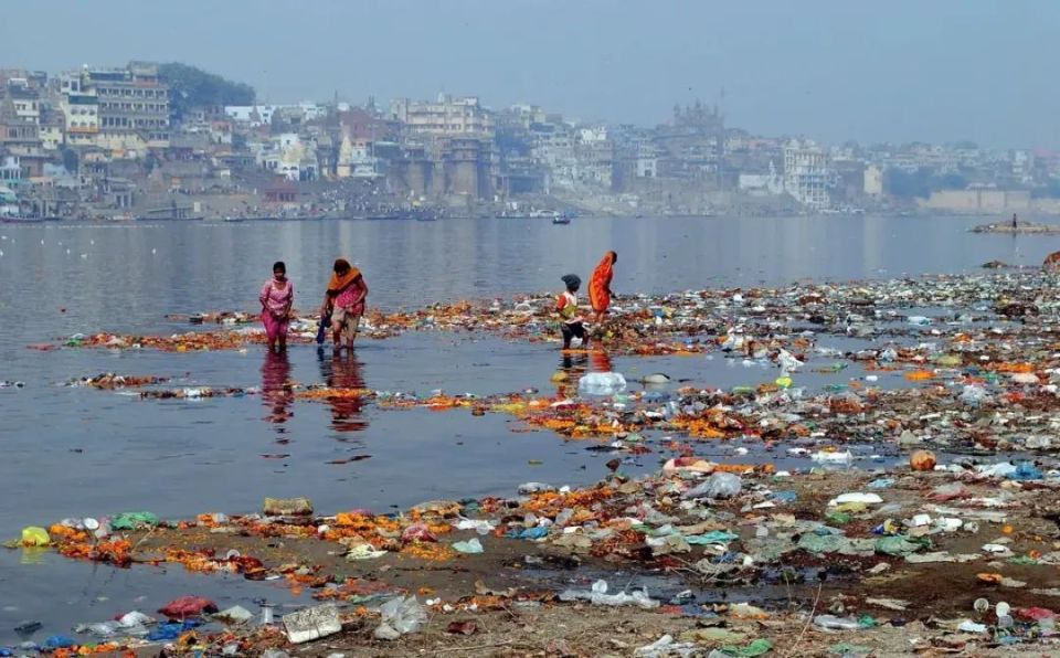 有不少对印度恒河的污染比较了解,也有不少朋友肯定是不了解的,我先