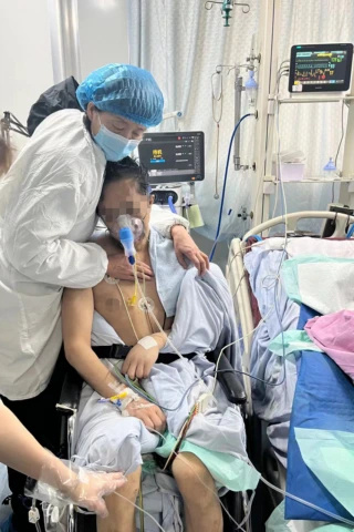 市六院重症医学科应用ecmo技术成功挽救六旬重症肺炎呼吸衰竭病人生命