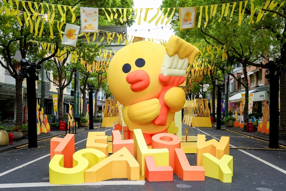 LINE FRIENDS于上海大学路萌献生日城市地标行，“SALLY YELLOW MARKET”圆满落幕