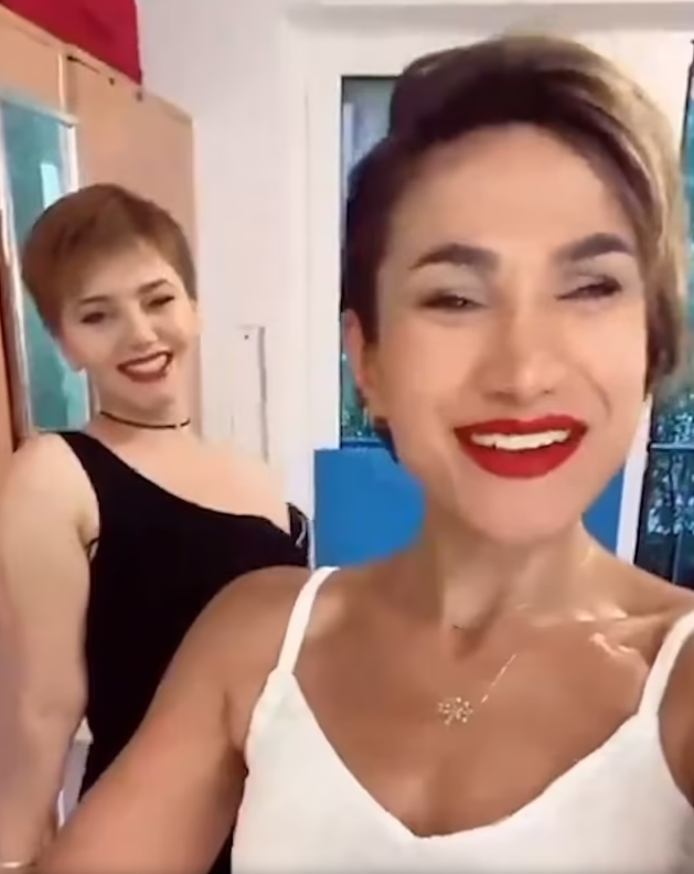 2022年,沙欣卡曾因一场抗议活动被弄瞎了双眼,莫拉贝吉则因此失去了