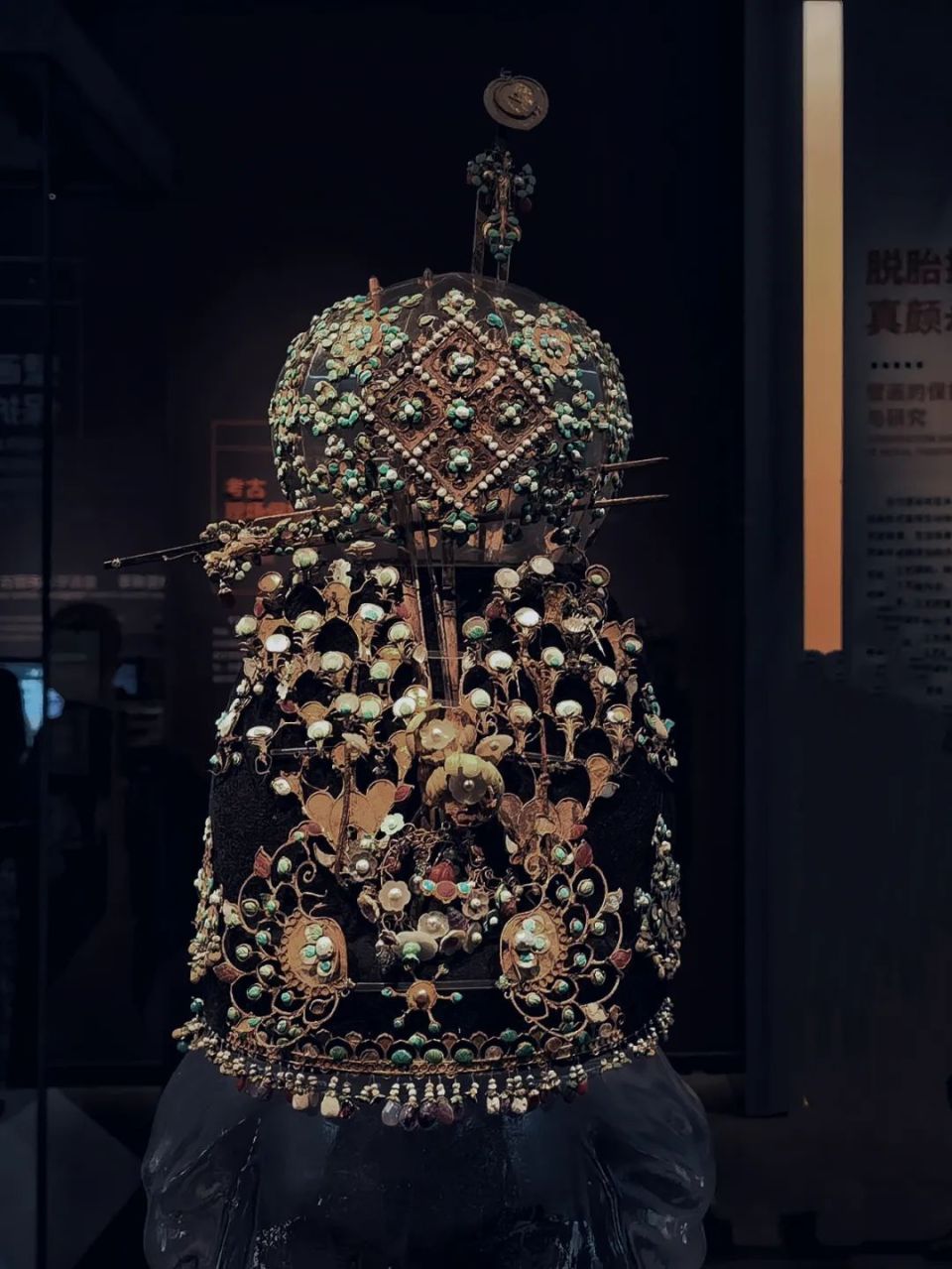 茫茫旷野兮生荒草  千秋万岁兮多悲风 · 唐代公主的惊天冠饰—记陕西