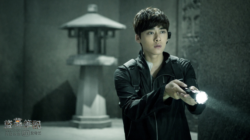 2015年,因ip改编,差异化排播模式,流量明星等多重元素组合,剧版《盗墓