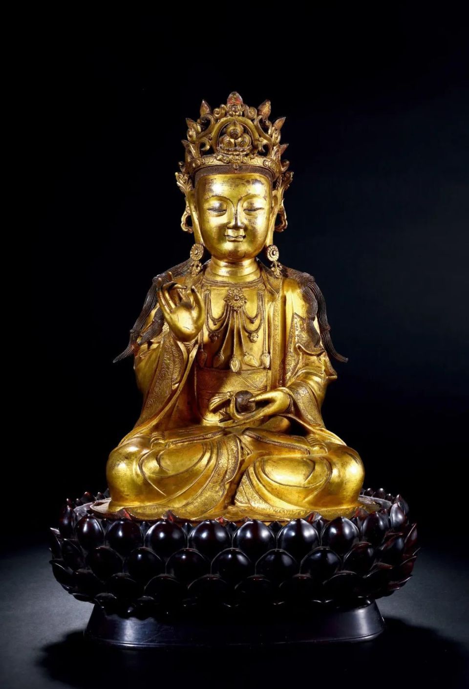 lot 6068明中期 铜鎏金观音菩萨h:39 cm估价:rmb 550,000 - 850,000此