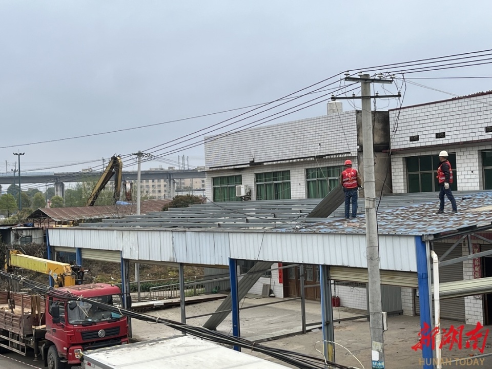 连接着毛塘铺集镇,水塘垸社区和捞刀河,与星沙主城区仅一桥之隔,地理