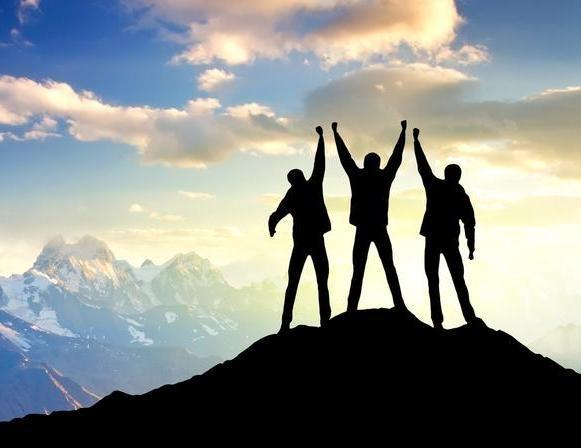 上的"常客",挫折是暂时的,在人生的道路上我们只有向前走才能跨越挫折