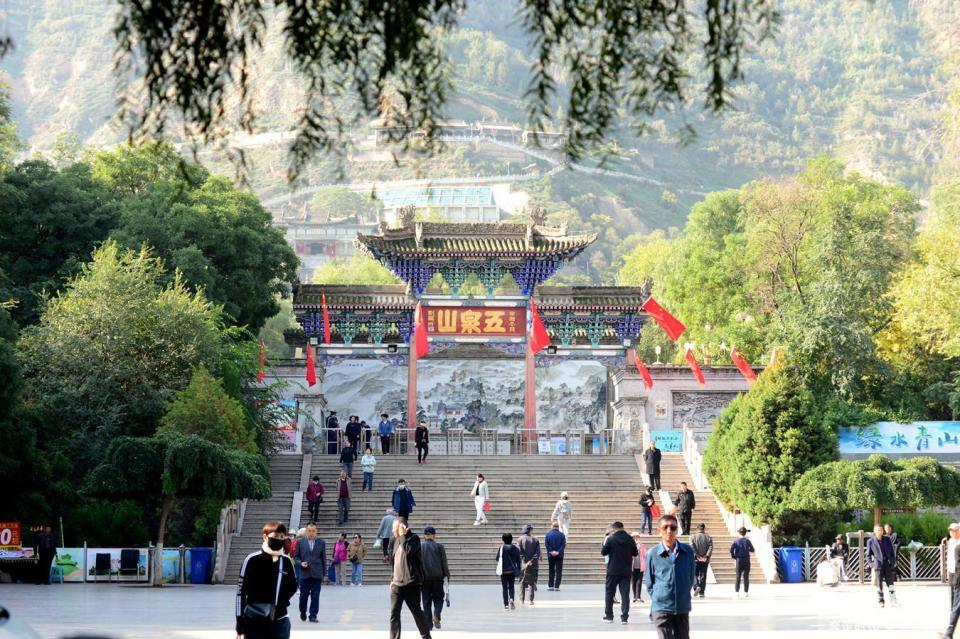 兰州市五泉山公园秋色渐浓