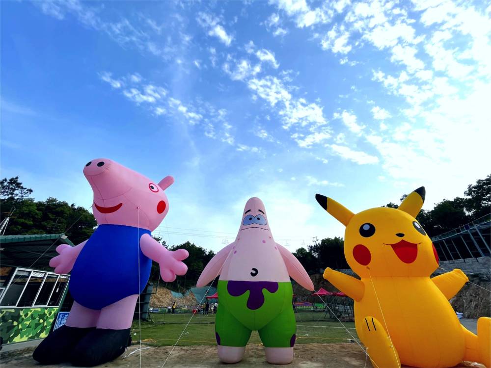 根据现场和南安天心洞生态旅游景区的负责人沟通了解到:园区在大门口