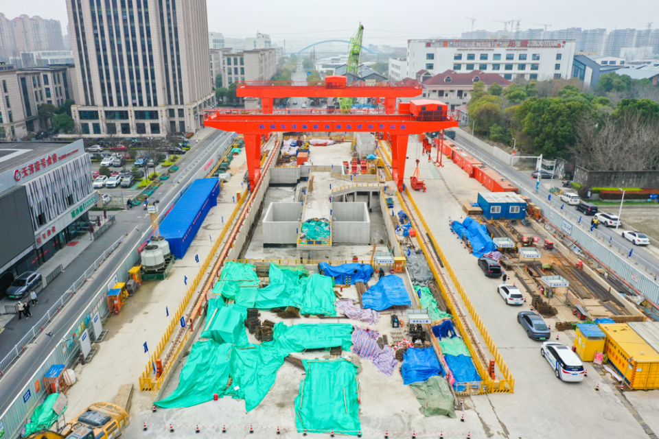 18号线二期呼兰路站大康路站盾构机顺利始发